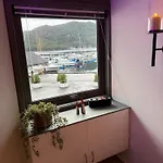 Marina Laegenhet I Smabatshamn Med Havsutsikt Apartment Askvik