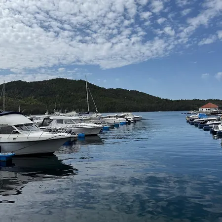 Marina Laegenhet I Smabatshamn Med Havsutsikt *