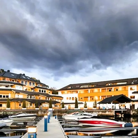 Marina Laegenhet I Smabatshamn Med Havsutsikt Apartment